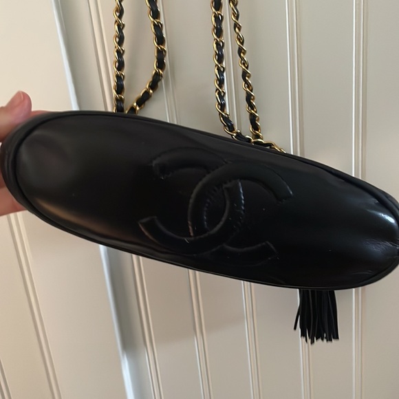 Vintage Chanel Leather Tassel Shoulder Bag- Navy Blue with 24K Gold Plated Chain - Picture 12 of 16